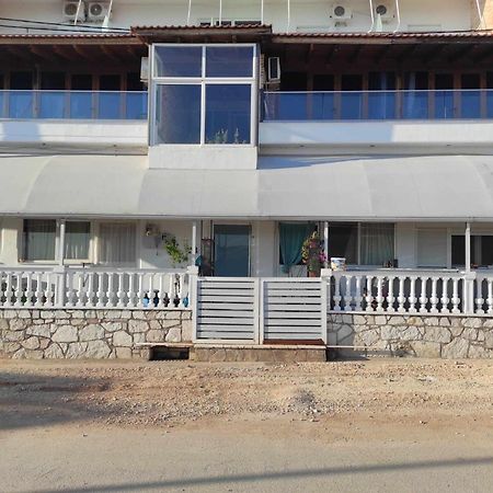 Lazaris Kwstas Rooms Himare Esterno foto