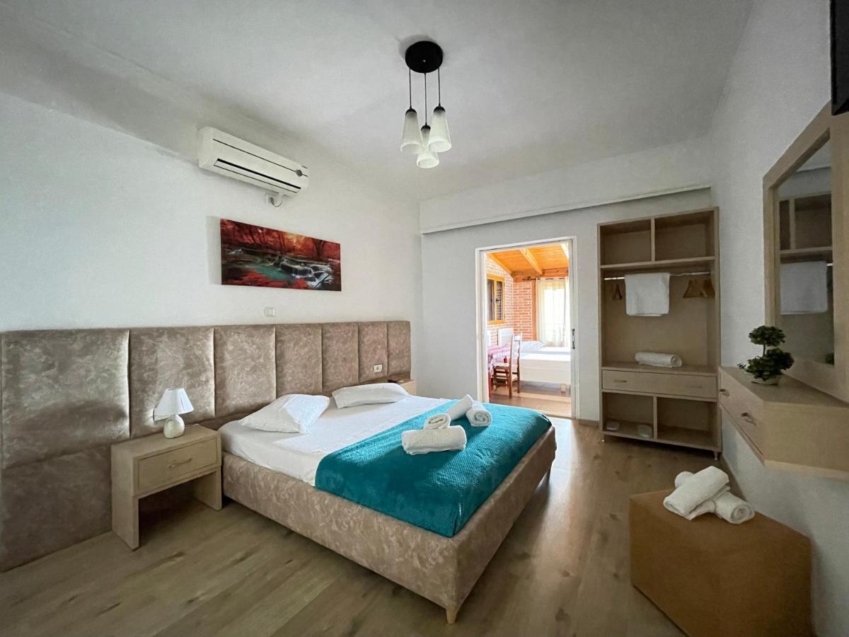 Lazaris Kwstas Rooms Himare Esterno foto