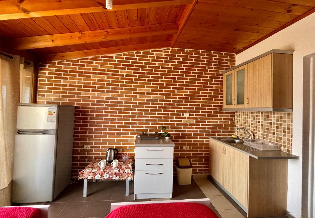 Lazaris Kwstas Rooms Himare Esterno foto