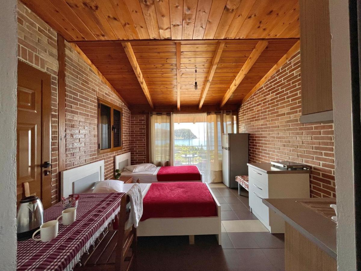 Lazaris Kwstas Rooms Himare Esterno foto