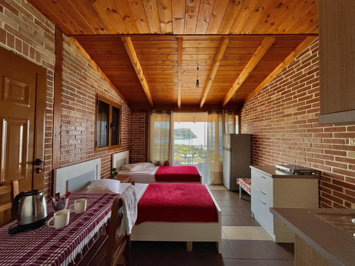 Lazaris Kwstas Rooms Himare Esterno foto