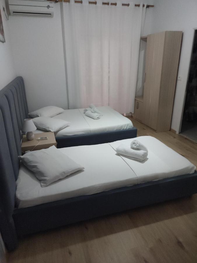 Lazaris Kwstas Rooms Himare Esterno foto