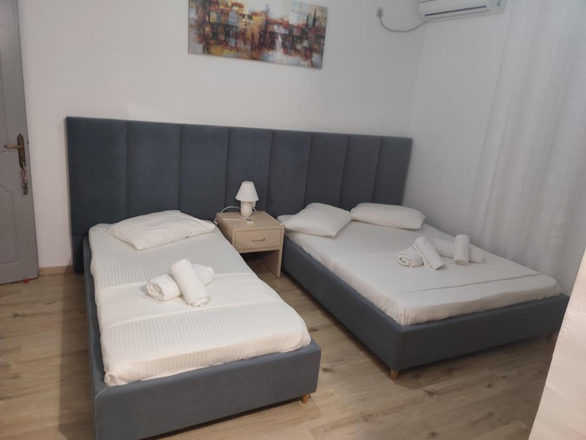 Lazaris Kwstas Rooms Himare Esterno foto