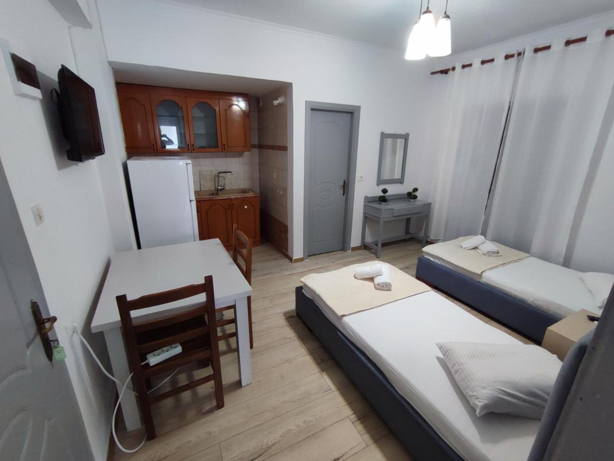 Lazaris Kwstas Rooms Himare Esterno foto