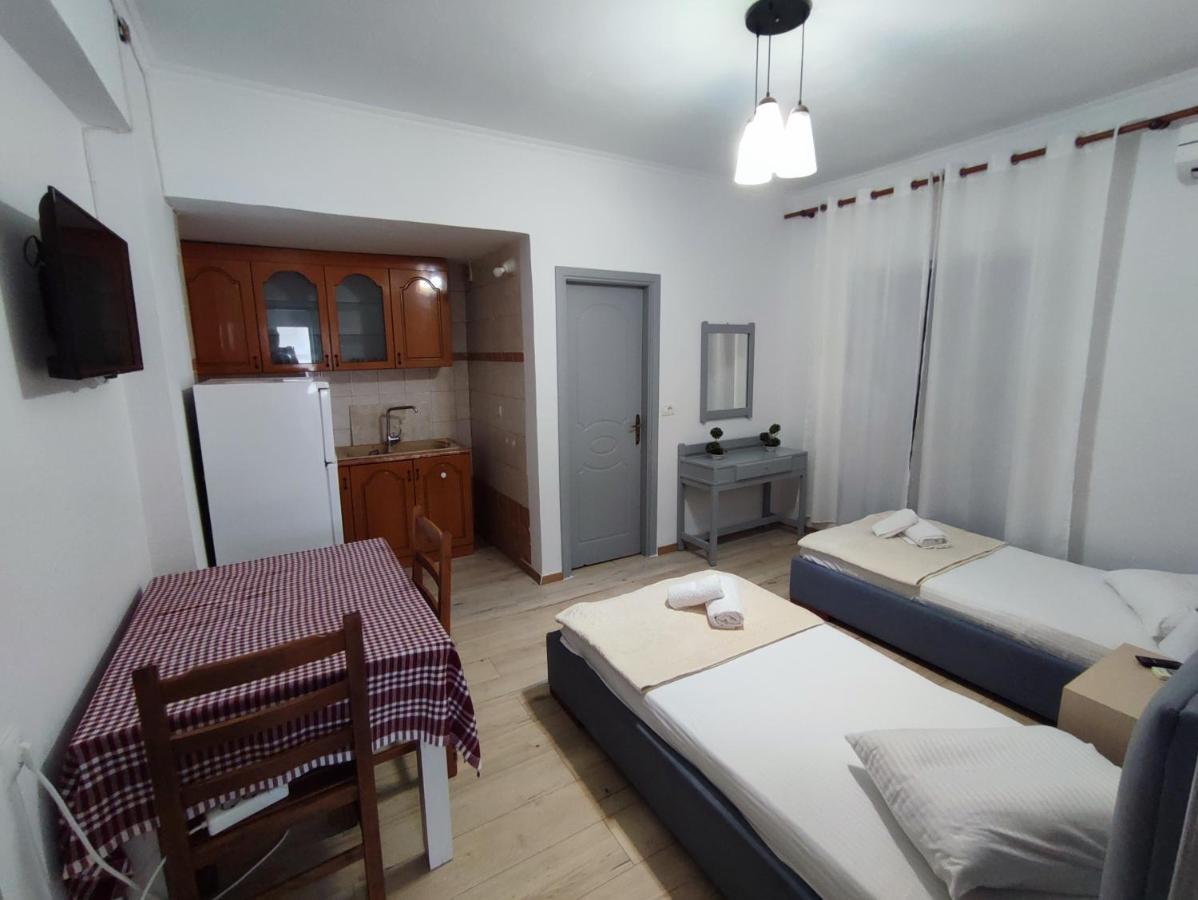Lazaris Kwstas Rooms Himare Esterno foto