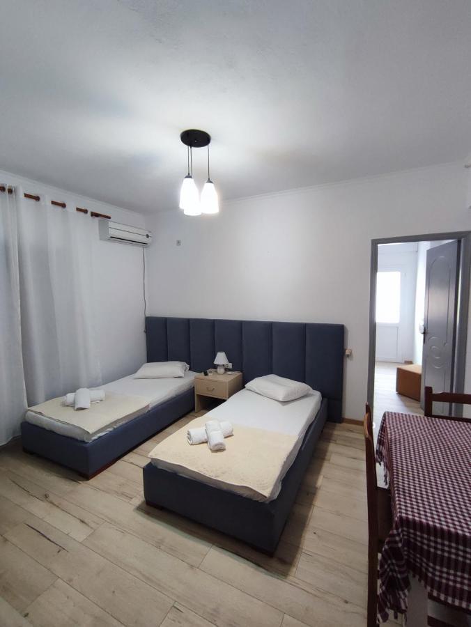 Lazaris Kwstas Rooms Himare Esterno foto