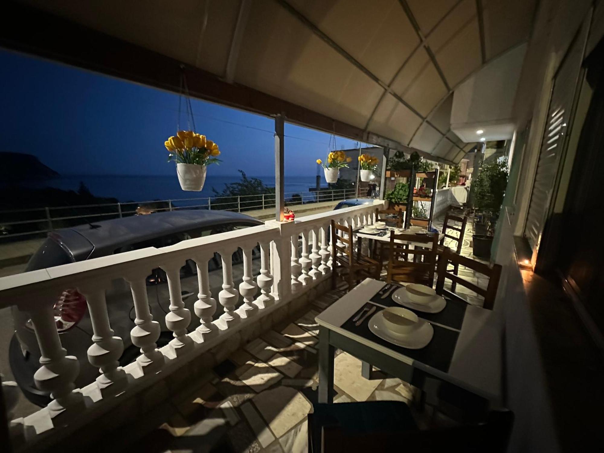 Lazaris Kwstas Rooms Himare Esterno foto