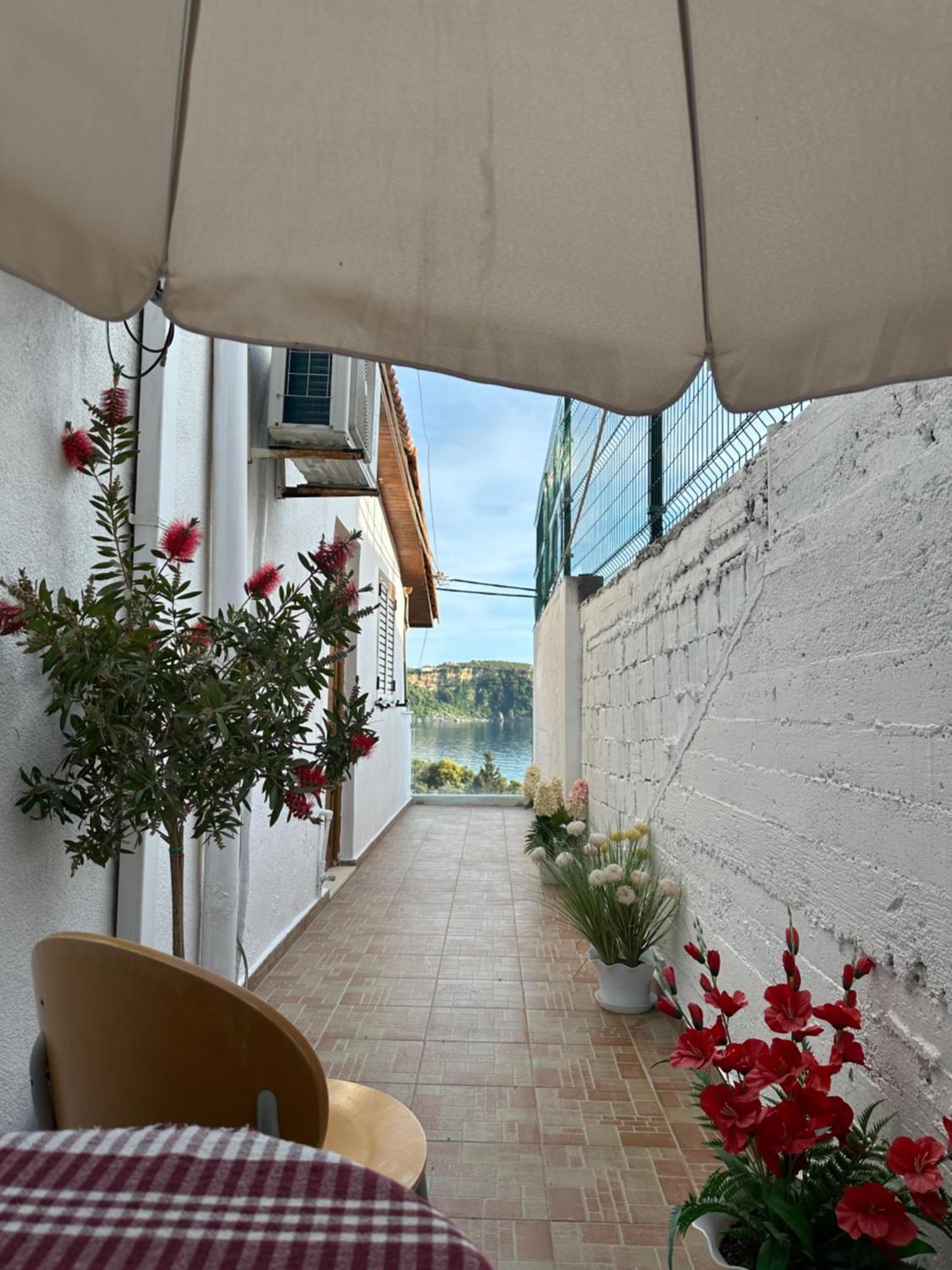 Lazaris Kwstas Rooms Himare Esterno foto